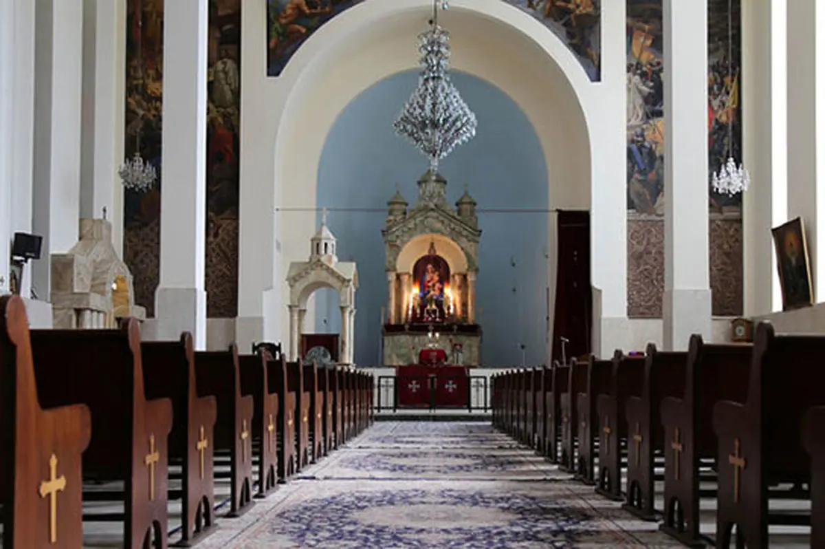 اعتراف تکان‌دهنده کشیش ۵۱ ساله: از امروز یک زن هستم/ ویدئو