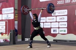 ادامه تاریخ‌ سازی دختر وزنه‌ بردار ایران/ مدال نقره یکتا جمالی در قهرمانی جوانان جهان