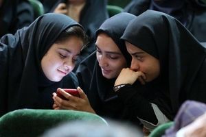 بحران هویت نوجوانان؛ فضای مجازی، فرصت یا تهدید؟