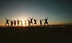 به این ۱۰ مورد اهمیت ندهید تا شاد‌تر زندگی کنید

