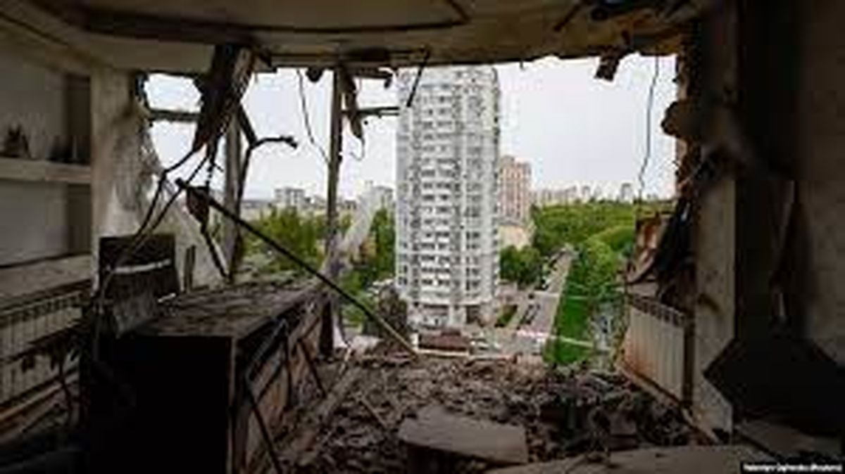 اصابت پهپاد انتحاری روسیه به یک ساختمان مسکونی در اوکراین/ ویدئو