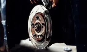 تشخیص اتمام لنت ترمز خودرو با چند راه ساده