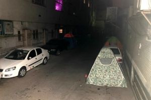 چادرخوابی همراهان بیماران بیمارستان کودکان تهران