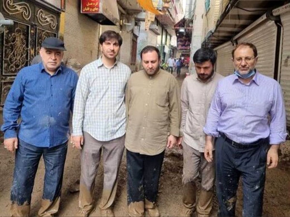 روزنامه جوان به نحوه حضور نمایندگان در گلِ و لای سیل امامزاده داوود طعنه زد/ روزنامه جمهوری اسلامی: عکس یادگاری در سیل؟ چرا نه غم دارید نه دلهره و نه خستگی امدادرسانی؟/ ویدئوی لودرسواری

