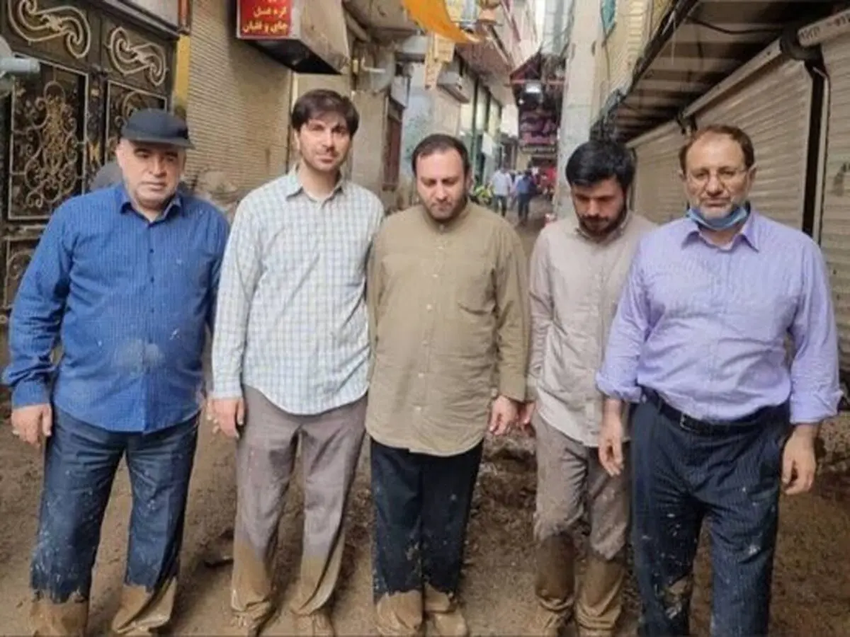 روزنامه جوان به نحوه حضور نمایندگان در گلِ و لای سیل امامزاده داوود طعنه زد/ روزنامه جمهوری اسلامی: عکس یادگاری در سیل؟ چرا نه غم دارید نه دلهره و نه خستگی امدادرسانی؟/ ویدئوی لودرسواری

