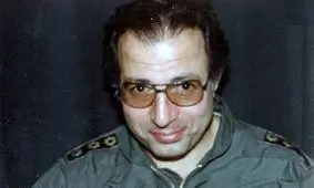  سفر در زمان؛ «جواد فکوری، فرمانده نیروی هوایی ارتش» در کنار جنگنده اش؛ دهه 50/ عکس