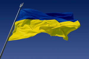 نصب پرچم اوکراین در یک هیات مذهبی/ عکس