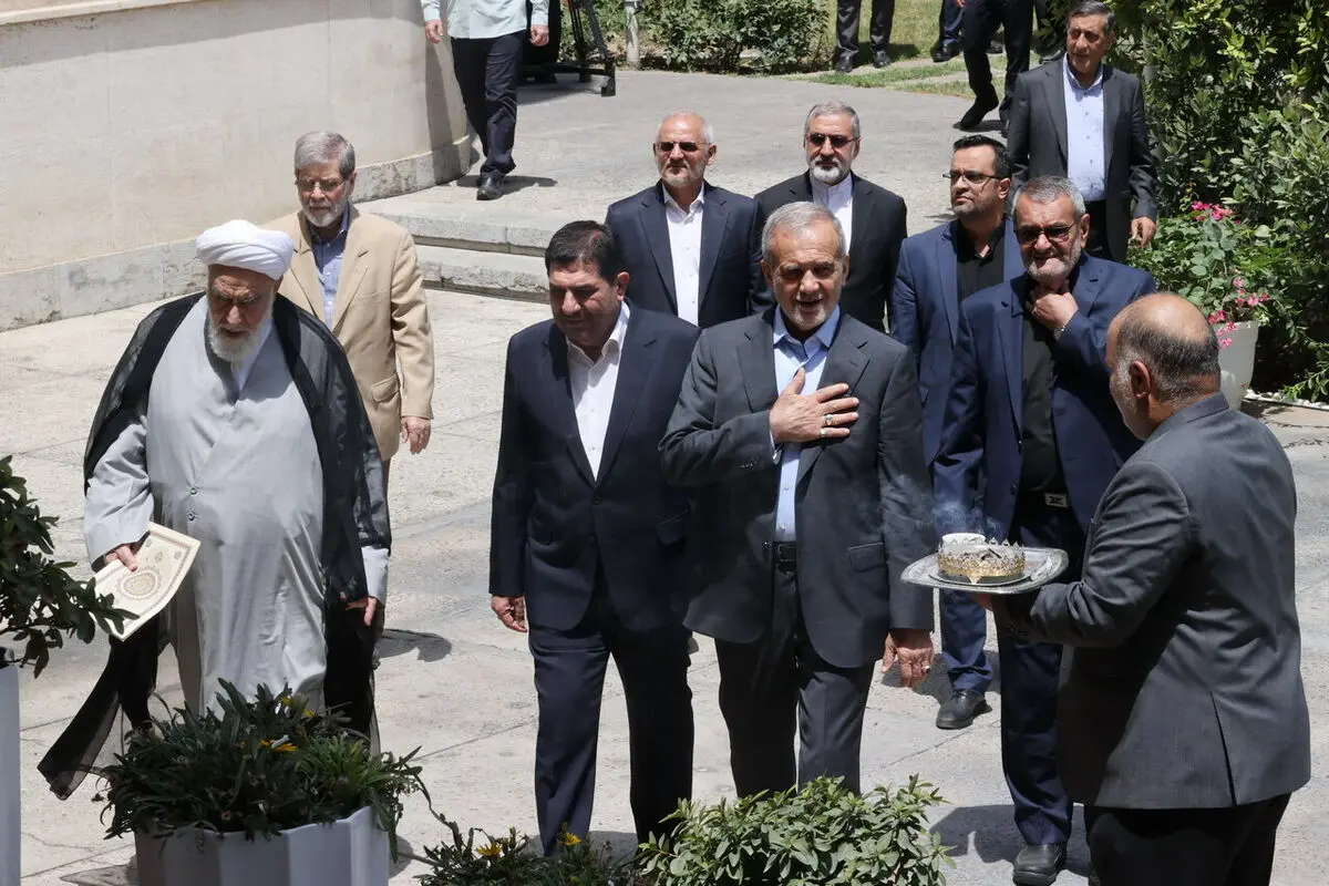 پازل‌ عملکردی دولت چهاردهم در پایان سال دوم/ چرا ریاست جمهوری برای پزشکیان آسان نمود اول ولی افتاد مشکل‌ها؟