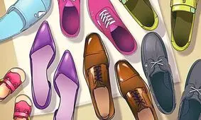 چه چیزی در تصویر کفش های زیر اشتباه است؟

