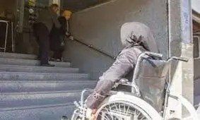 معابر شهری همچنان برای تردد معلولان رضایت‌بخش نیست

