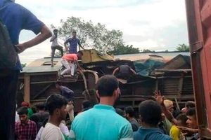 سانحه ریلی در بنگلادش با ۱۱۵ کشته و زخمی/ ویدئو 