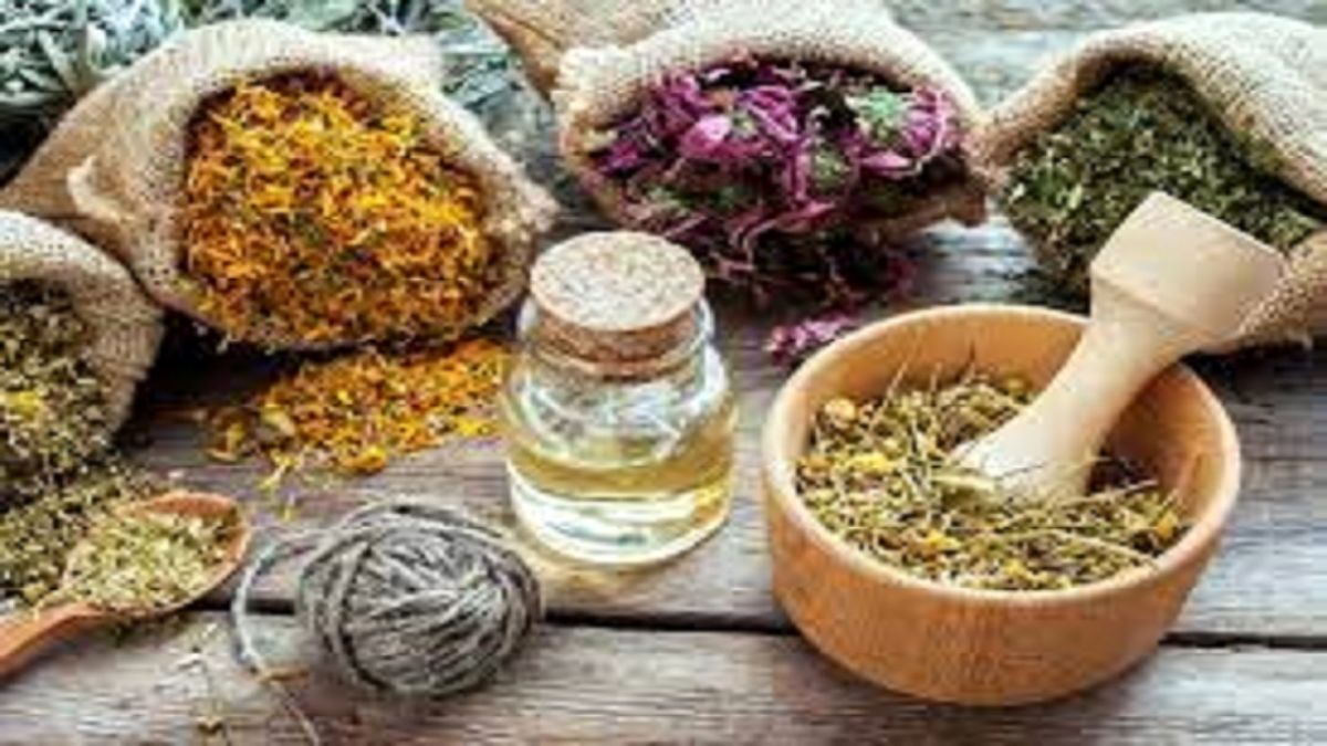 ماساژ بدن با روغن بابونه برای کاهش بدن درد مبتلایان به کرونا