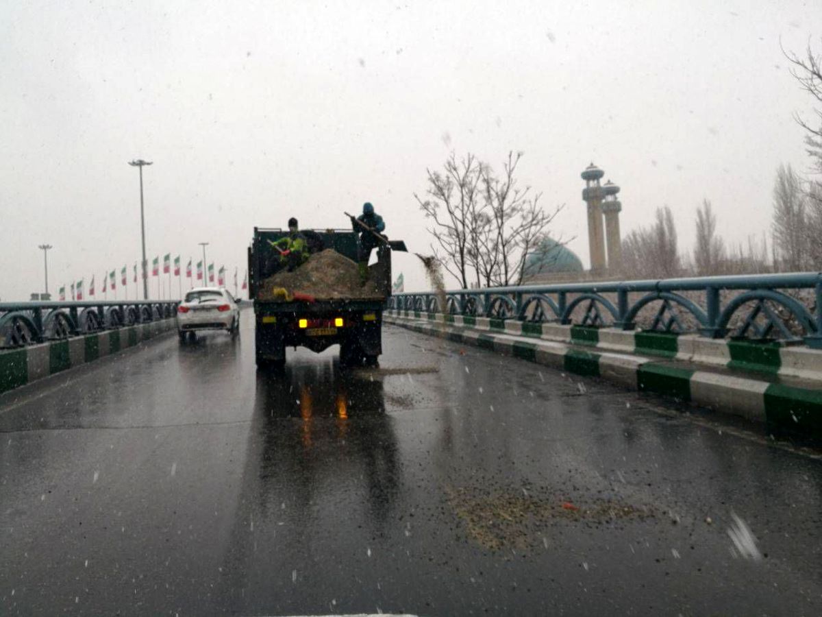 شهرداری مشغول کار است