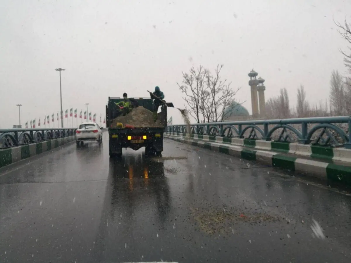 شهرداری مشغول کار است