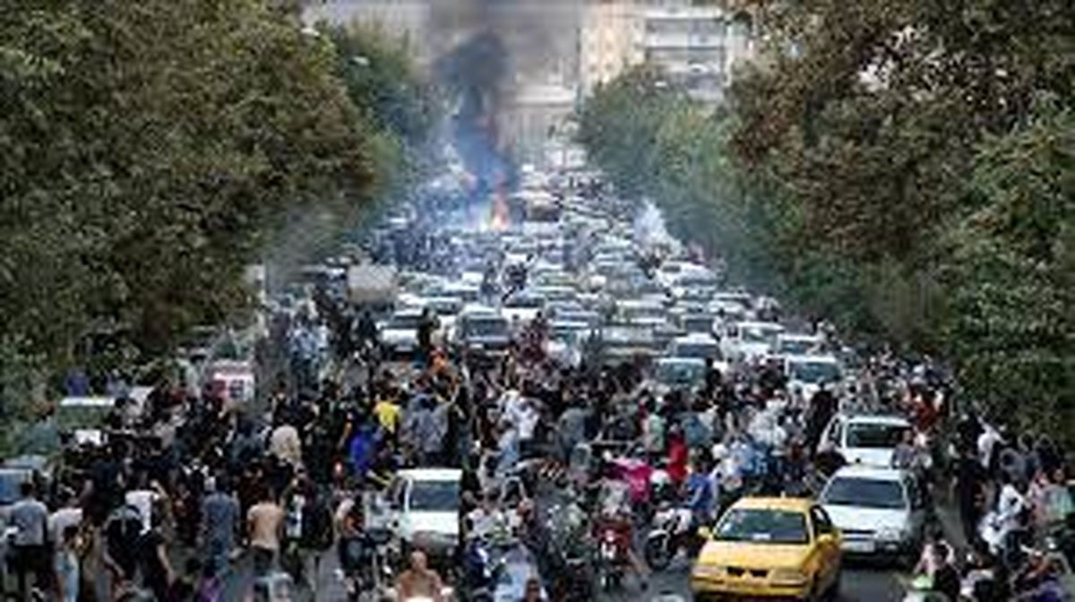  ریشه اعتراضات پاییز ۱۴۰۱ از نگاه کیهان؛ علت، نقاط قوت دولت رئیسی بود!

