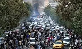 چه کسانی از شعار «اصلاح‌طلب، اصولگرا، دیگه تمومه ماجرا» سود بردند؟

