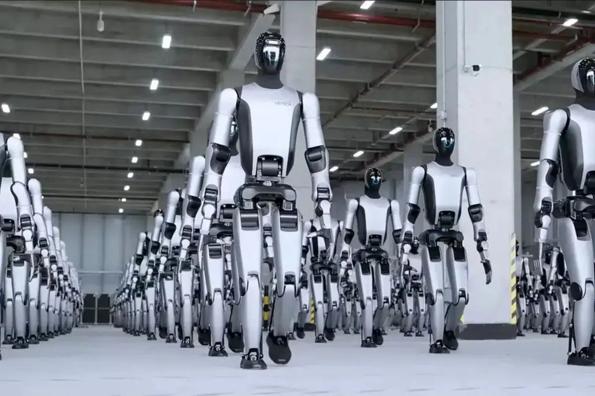 رژه ارتش ربات‌های انسان‌نمای چینی جنجال به پا کرد/ ویدئو