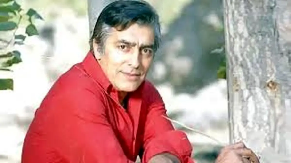 سفر در زمان؛ «فردین» در حال دریافت نشان لیاقت از «محمدرضا پهلوی؛ سال 1333 