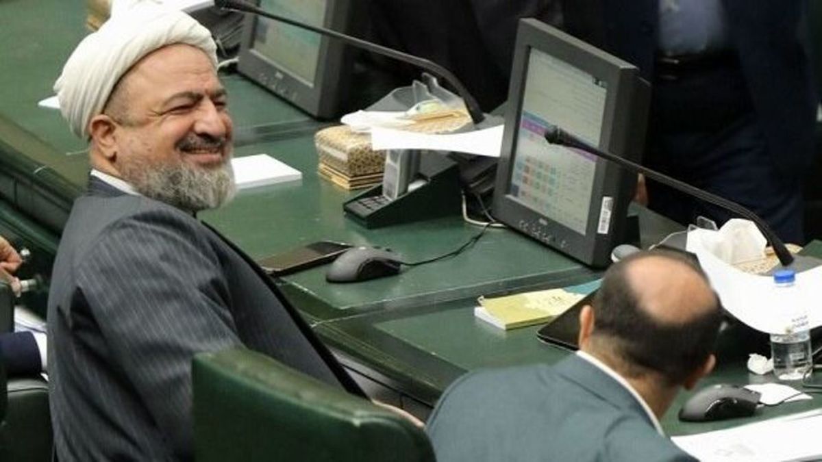 حمید رسایی: تمام امضاهای آقای عارف غیرقانونی است