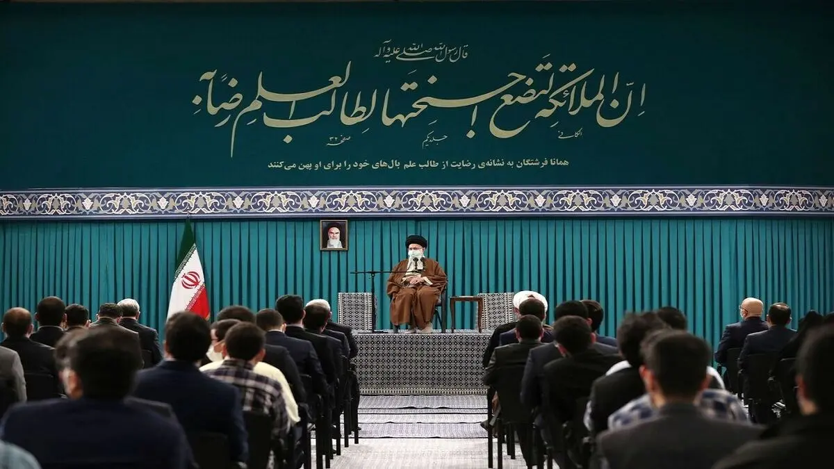 اتفاقی که در دیدار رهبر انقلاب با نخبگان رقم خورد/ ویدئو