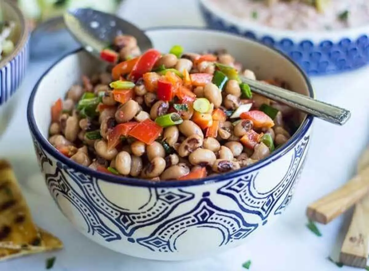 طرز تهیه سالاد لوبیا چشم بلبلی