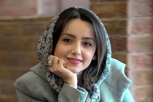 تصویری از استایل جنجالی نازنین بیاتی، در خیابان های تهران