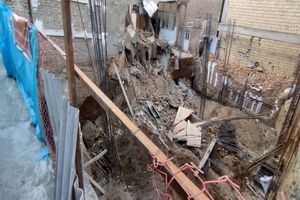 ریزش ساختمان در مشکین دشت در پی عملیات گودبرداری