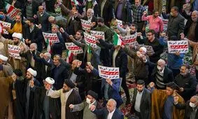 تجمع اعتراض‌آمیز نمازگزاران جمعه در پی اهانت به قرآن کریم/ ویدئو 