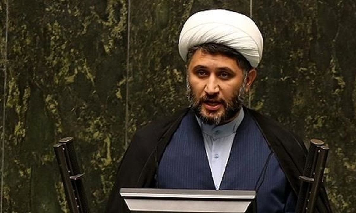 جرایم نقدی در نظر گرفته شده برای سلبریتیها در حوزه حجاب تأثیرگذار نیست/ امروز برخی از آنها آب در آسیاب دشمن میریزند