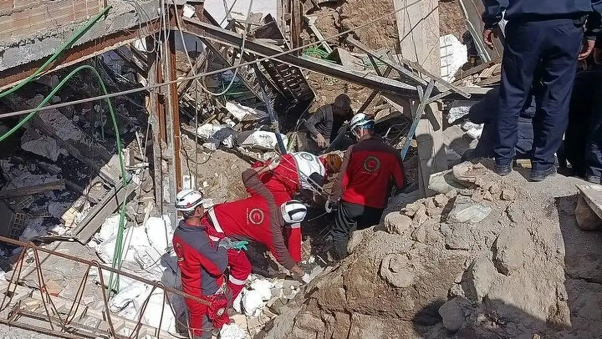 روایت یک امدادگر که زلزله بم،حادثه قطار نیشابور و جنگ این روزها را تجربه کرده/ خطر بمب و انفجار مجدد بیخ گوش امدادگران/ امدادرسانی کنار موشک ۲متری