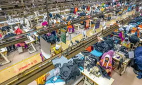 کاهش دستمزدهای واقعی در سطح جهان/ دولت ها جیب مردم را می زنند؟
