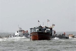 یک فروند شناور حامل سوخت قاچاق در سواحل خوزستان توقیف شد