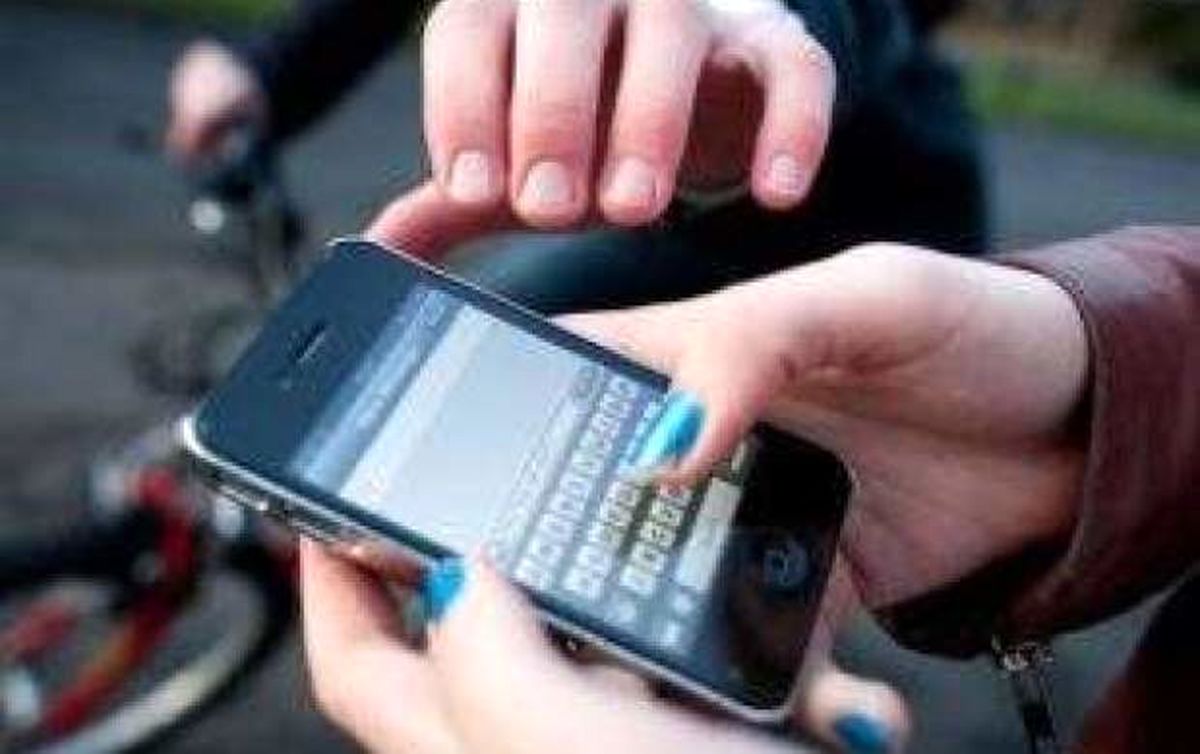 موبایل‌ قاپی با موتورسیکلت بدون پلاک در کرمانشاه