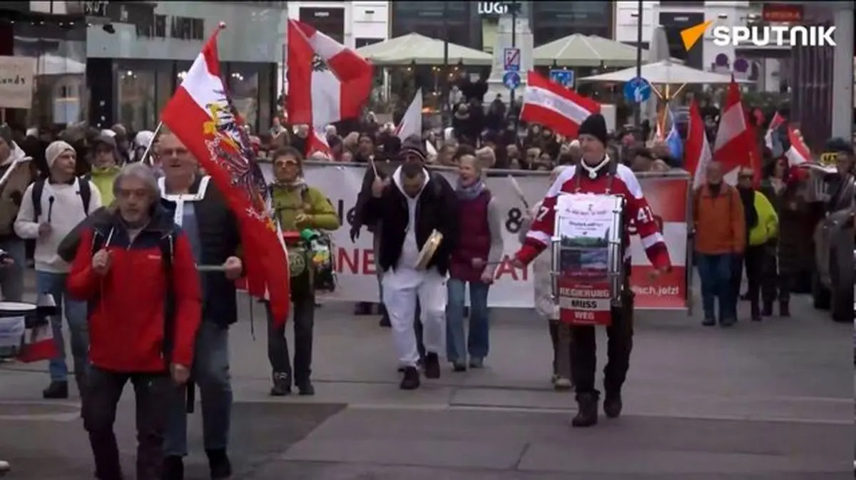 فریاد معترضان در وین علیه ناتو
