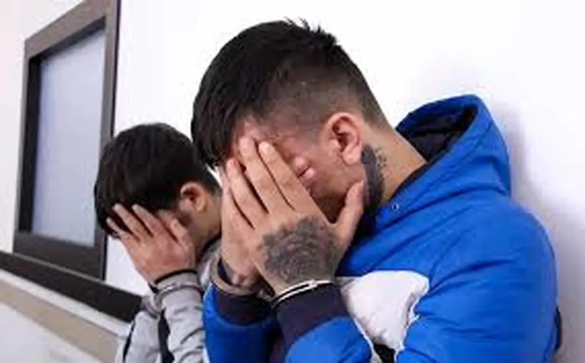 عاملان زورگیری تلفن همراه در مشهد دستگیر شدند/ ویدئو