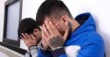 عاملان زورگیری تلفن همراه در مشهد دستگیر شدند/ ویدئو