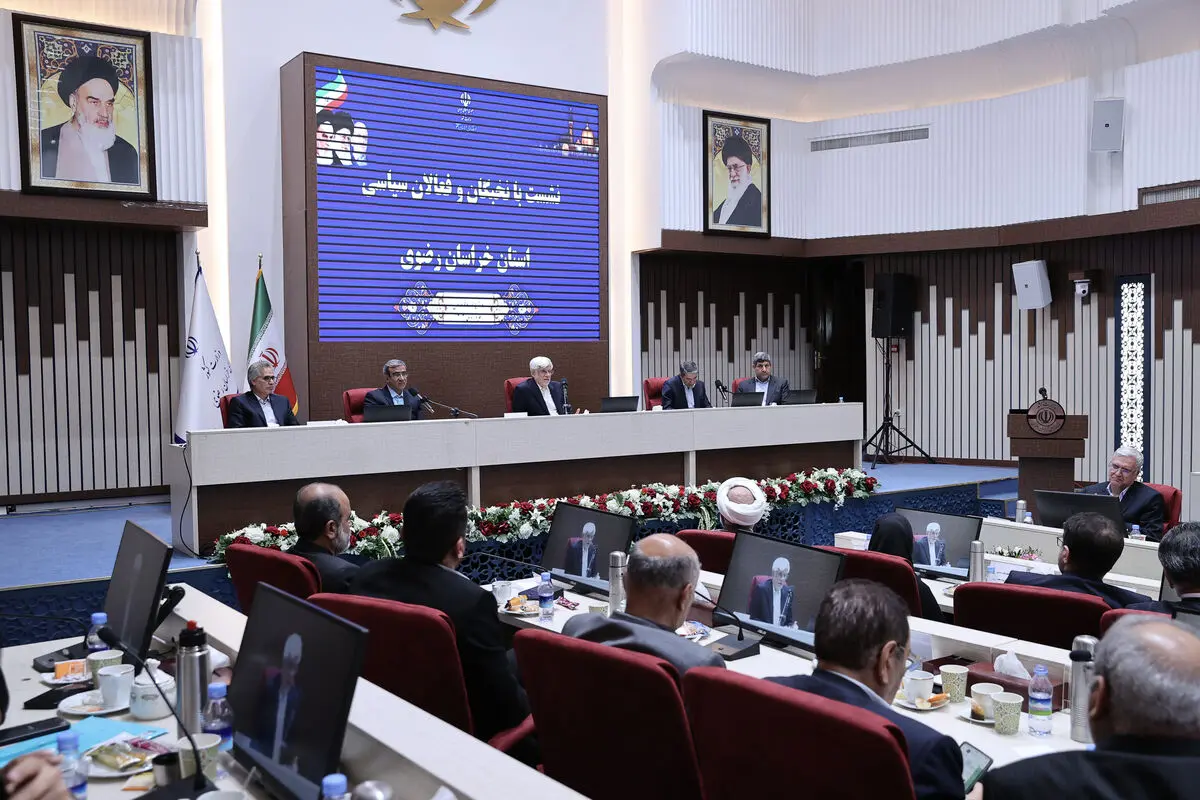 عارف: رفع فیلتر به صورت گام به گام است/ وفاق اگر یک طرفه باشد در نهایت به بن‌بست می‌خورد