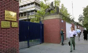 بریتانیا موقتاً کارمندان خود را از ایران خارج می‌کند

