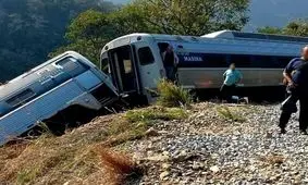 سانحه ریلی در مکزیک/ ۱۳ کشته و حدود ۱۰۰ مصدوم/ ویدئو