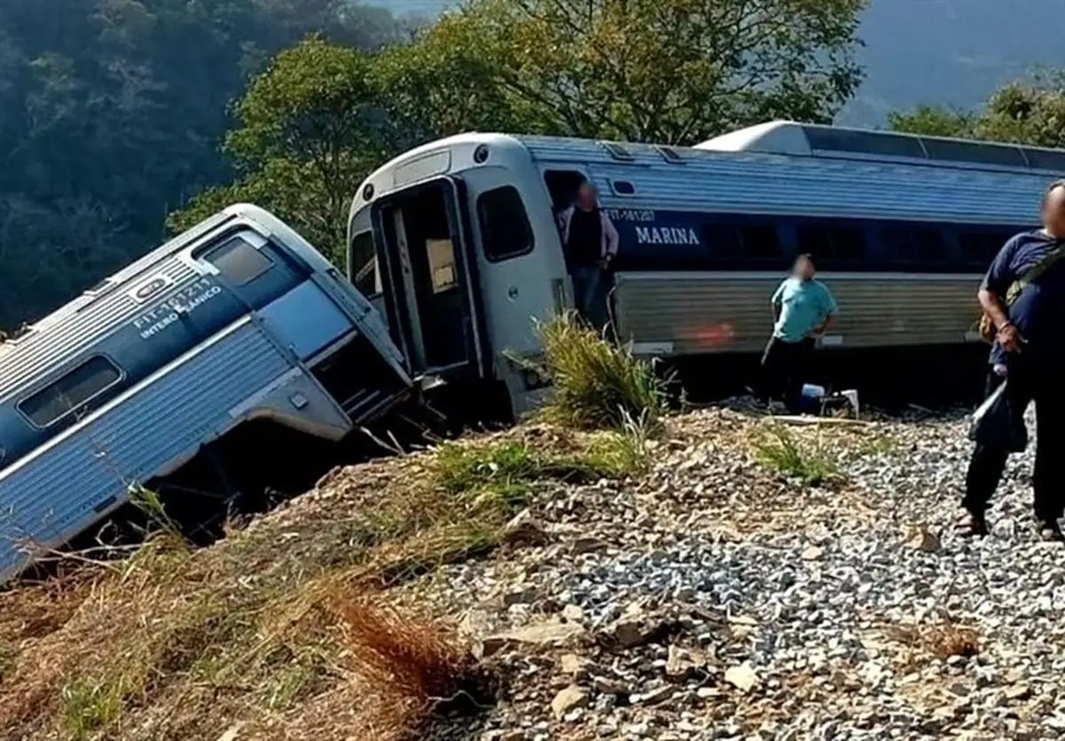سانحه ریلی در مکزیک/ ۱۳ کشته و حدود ۱۰۰ مصدوم/ ویدئو