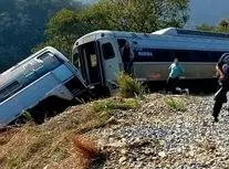 سانحه ریلی در مکزیک/ ۱۳ کشته و حدود ۱۰۰ مصدوم/ ویدئو