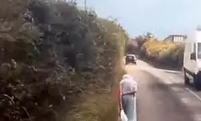 مهارت راننده در پیچ کور از حادثه‌ای دلخراش جلوگیری کرد / ویدئو