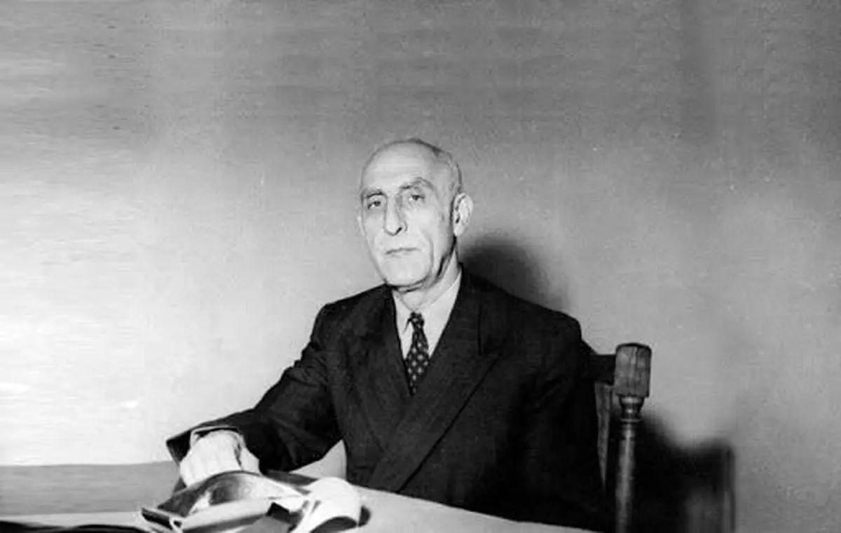 سفر در زمان؛ «محمد مصدق» در حال سخنرانی در دادگاه لاهه؛ سال 1331 