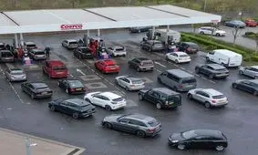 بحران سوخت در بریتانیا؛ ازدحام خودروها در پمپ بنزین ها/ تصاویر