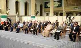 عباس عراقچی و علی لاریجانی در حاشیه دیدار امروز رئیس‌جمهور و اعضای هیات دولت با رهبر انقلاب