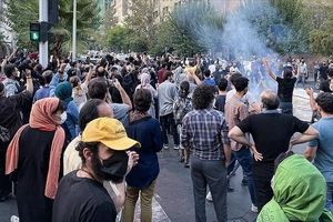 کیهان: در اغتشاشات اخیر له و علیه هیچ‌یک از سیاسیون شعار ندادند؛هدف شان رهبری بود