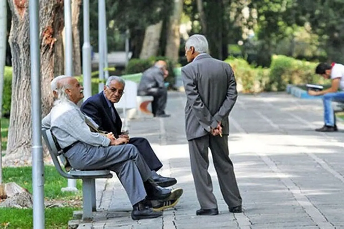 یک تناقض: چرا «افزایش سن بازنشستگی» را از تامین اجتماعی شروع نمی‌کنند؟