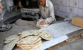 سفر به تهران قدیم؛ تصویری از یک «نانوایی تافتونی» در تهران؛ سال 1346 