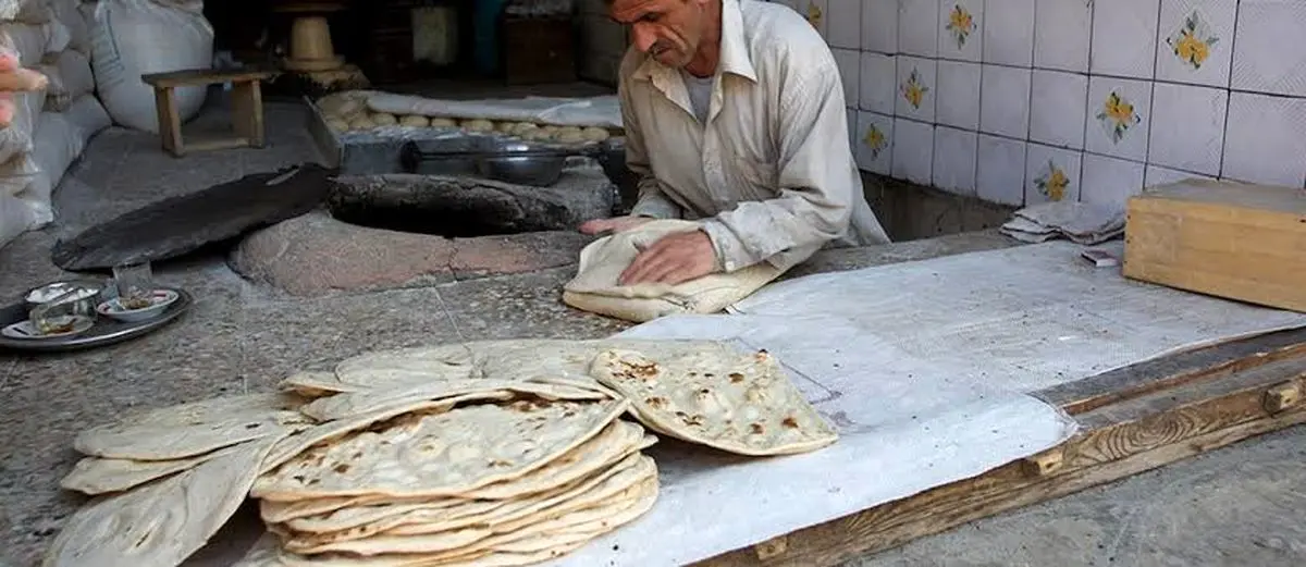 سفر به تهران قدیم؛ تصویری از یک «نانوایی تافتونی» در تهران؛ سال 1346 