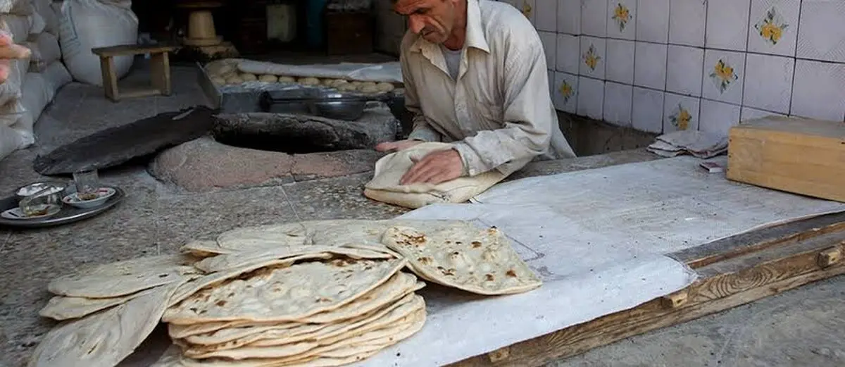 سفر به تهران قدیم؛ تصویری از یک «نانوایی تافتونی» در تهران؛ سال 1346 